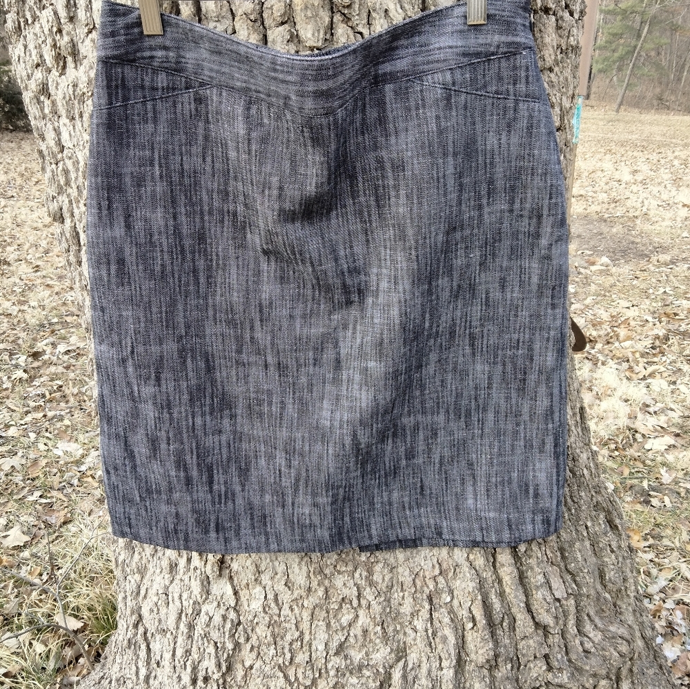 ⬇️ Price Drop!⬇️Larry Levine Stretch Skirt in size 10